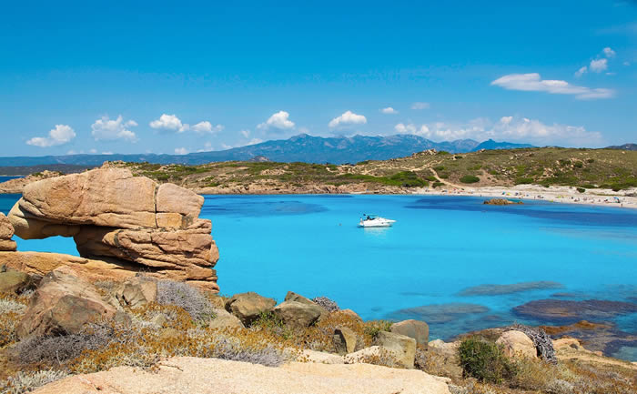 Paysage d'une plage en Corse